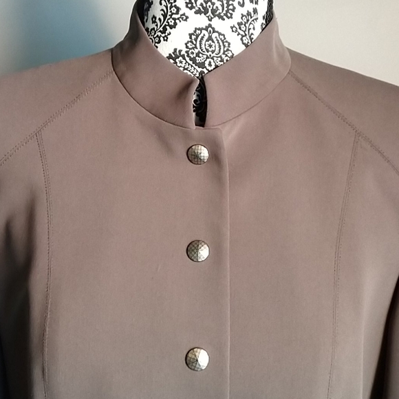 Woman's suit - Picture 2 of 5